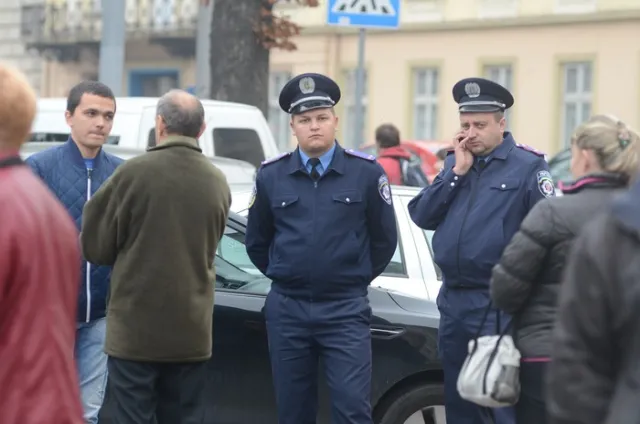 Родичі солдатів перекрили рух транспорту у центрі Львова (Фоторепортаж) + (Відео) — фото 4