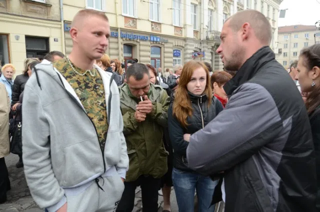 Родичі солдатів перекрили рух транспорту у центрі Львова (Фоторепортаж) + (Відео) — фото 8