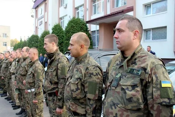 П’ятнадцятеро добровольців з Державтоінспекції Львівщини вирушили на Схід держави (Фоторепортаж) — фото 2