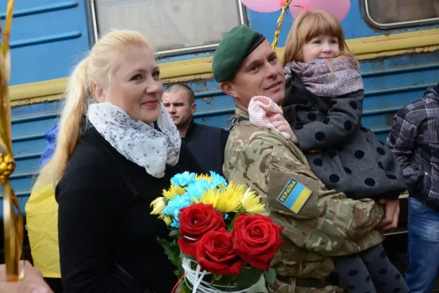 До Львова повернулися 300 львівських прикордонників, які понад два місяці тримали оборону на Луганщині (Фоторепортаж) + (Відео) — фото 5