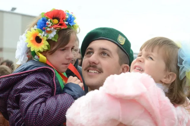 До Львова повернулися 300 львівських прикордонників, які понад два місяці тримали оборону на Луганщині (Фоторепортаж) + (Відео) — фото 8