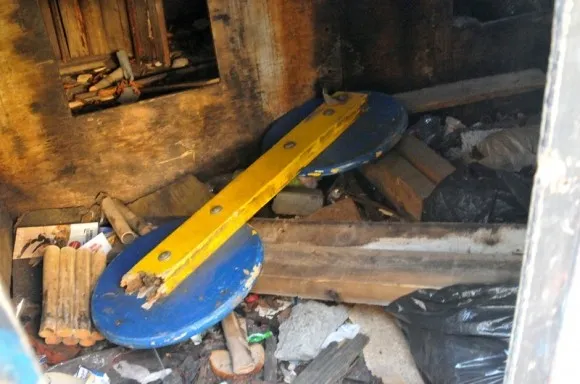Ремонт скейт-парку виявився не якісним, а будівельне сміття залишили просто в середині фігур (Фоторепортаж) — фото 6