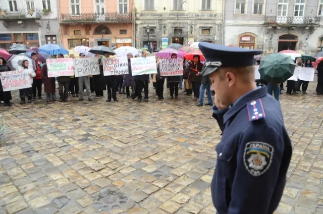 Львівську міськраду пікетували, бо обурені бездіяльністю щодо облаштування ринку та скверу (Фоторепортаж) + (Відео) — фото 2