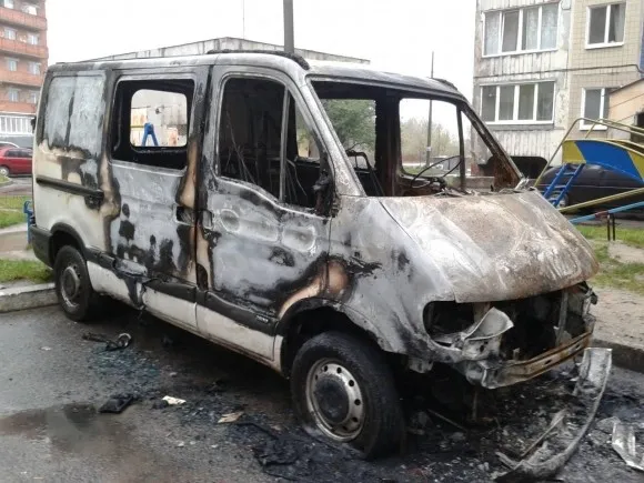 Голові «Автомайдан Червоноград» спалили два автомобілі (Фото) — фото 1