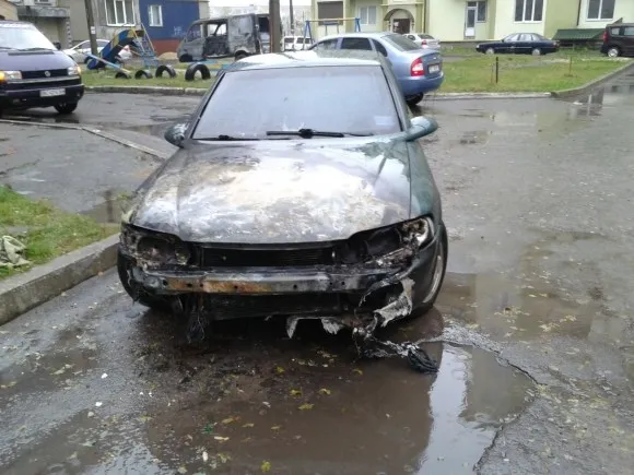 Голові «Автомайдан Червоноград» спалили два автомобілі (Фото) — фото 2