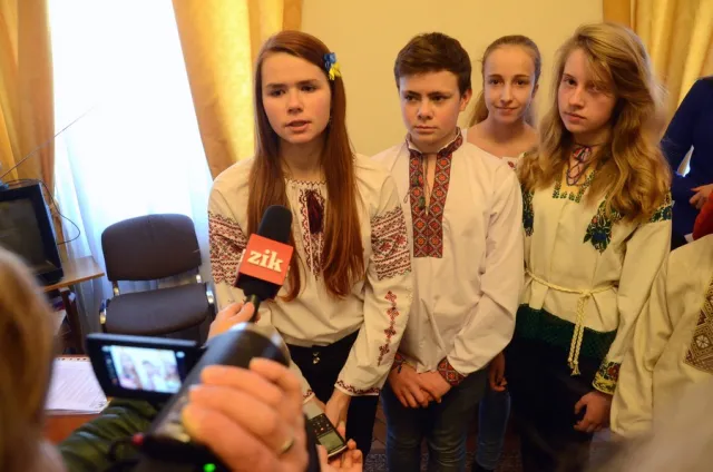 Львівські школярі зібрали гроші для військових із зони АТО (Фото) + (Відео) — фото 1