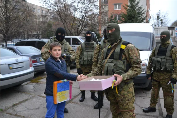 Бійці львівського спецпідрозділу «Сокіл» вкотре виїхали у зону АТО (Фоторепортаж) + (Відео) — фото 4