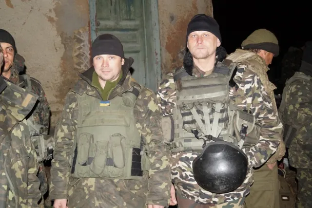 Люди зустріли вояків Залізної бригади із АТО хлібом-сіллю та скандуванням: «Герої!» (Фоторепортаж) — фото 8