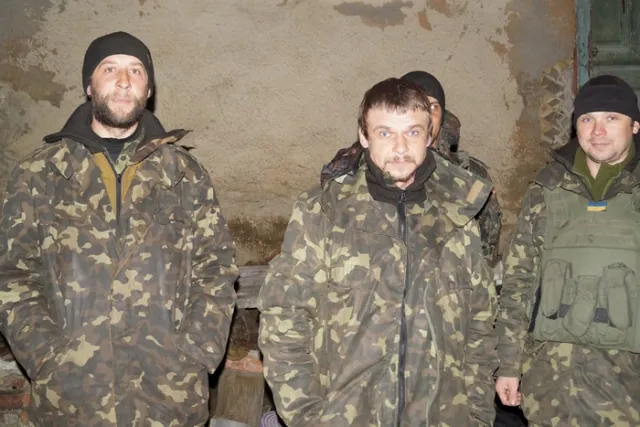 Люди зустріли вояків Залізної бригади із АТО хлібом-сіллю та скандуванням: «Герої!» (Фоторепортаж) — фото 9