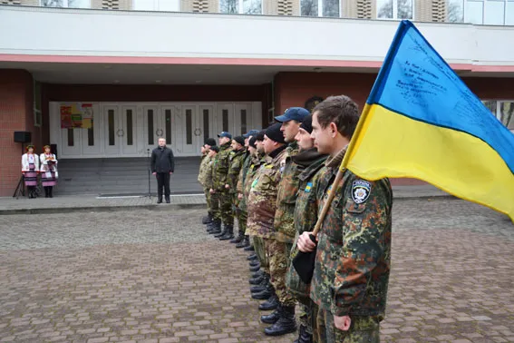 «Ласкаво просимо додому!»: транспортні правоохоронці повернулись з зони АТО (Фоторепортаж) — фото 2