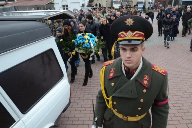 Львів провів в останню путь Героя, добровольця батальйону «Айдар» Дмитра Жовтого (Фоторепортаж) — фото 2