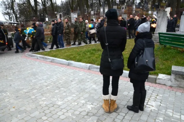 Львів провів в останню путь Героя, добровольця батальйону «Айдар» Дмитра Жовтого (Фоторепортаж) — фото 4