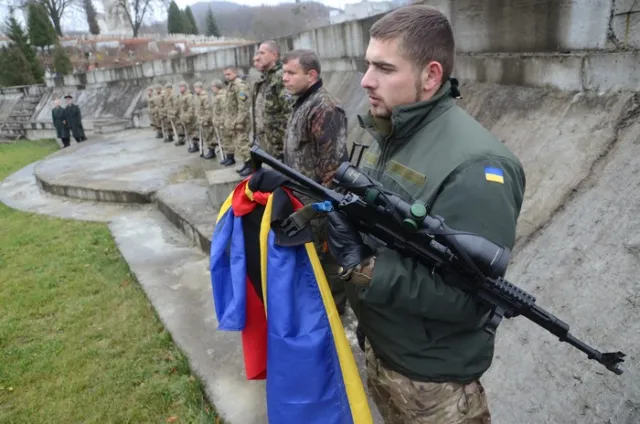 Львів провів в останню путь Героя, добровольця батальйону «Айдар» Дмитра Жовтого (Фоторепортаж) — фото 7