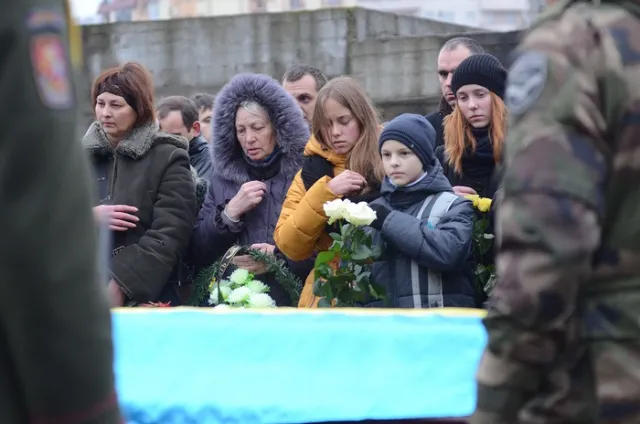 Львів провів в останню путь Героя, добровольця батальйону «Айдар» Дмитра Жовтого (Фоторепортаж) — фото 8