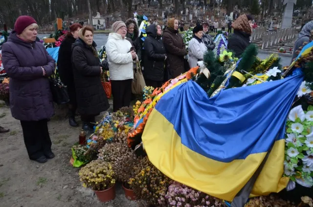 Львів провів в останню путь Героя, добровольця батальйону «Айдар» Дмитра Жовтого (Фоторепортаж) — фото 9