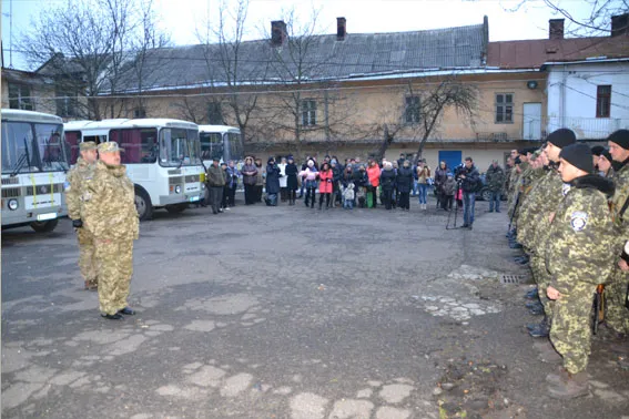 Львівські правоохоронці знову поїхали на Схід (Фоторепортаж) — фото 4