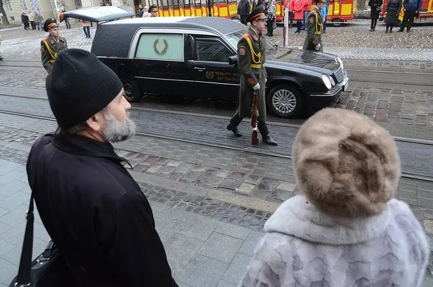 У Львові попрощалися з бійцем АТО Андрієм Юргою, який добровільно пішов воювати на Схід (Фоторепортаж) — фото 5