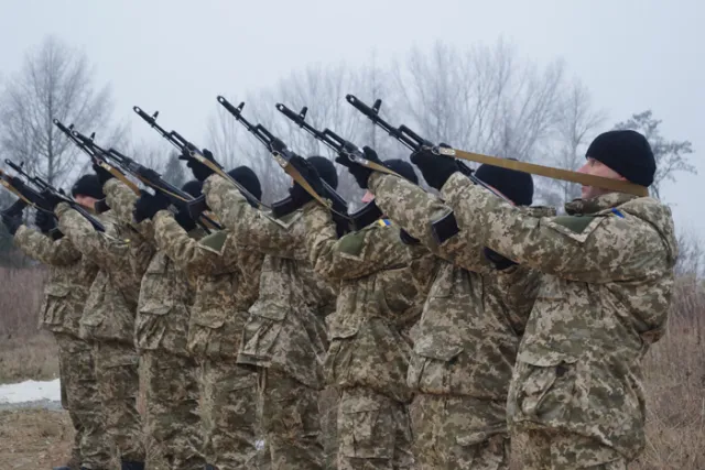 Тисячі людей прощалися з міським головою Яворова Львівської області (Фоторепортаж) — фото 8