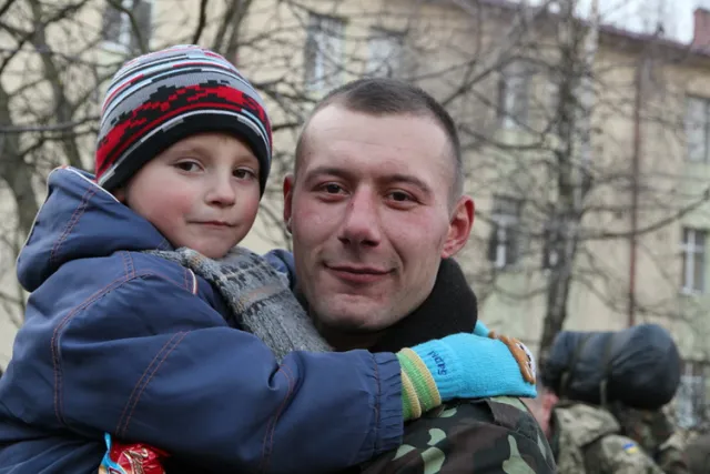 Понад сто львівських десантників повернулися додому із зони АТО (Фоторепортаж) — фото 12