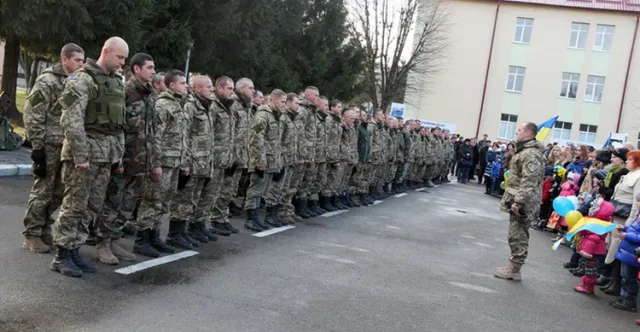 Понад сто львівських десантників повернулися додому із зони АТО (Фоторепортаж) — фото 4