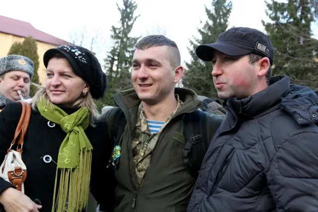 Понад сто львівських десантників повернулися додому із зони АТО (Фоторепортаж) — фото 8