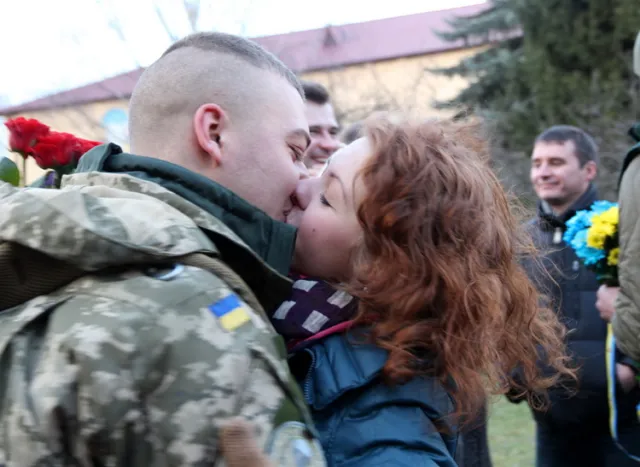 Понад сто львівських десантників повернулися додому із зони АТО (Фоторепортаж) — фото 9