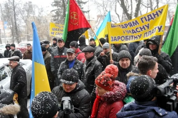 Сьогодні шахтарі пікетували Львівську ОДА (Фоторепортаж) — фото 6