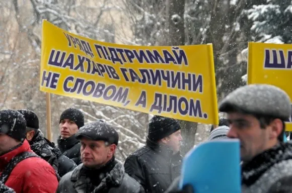 Сьогодні шахтарі пікетували Львівську ОДА (Фоторепортаж) — фото 7