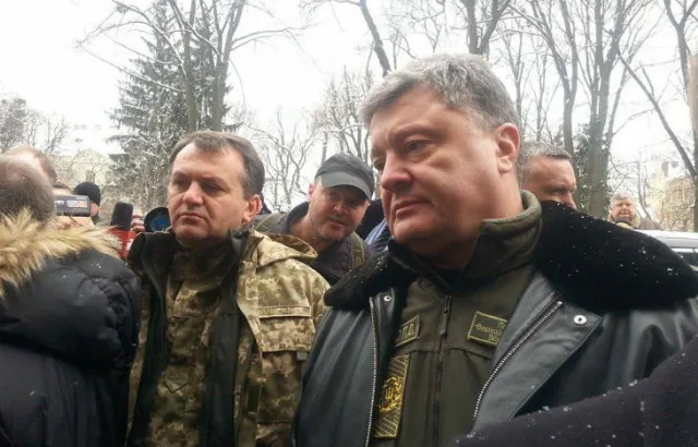 У Львові Порошенка зустріли пікетом (Фоторепортаж) + (Відео) — фото 3