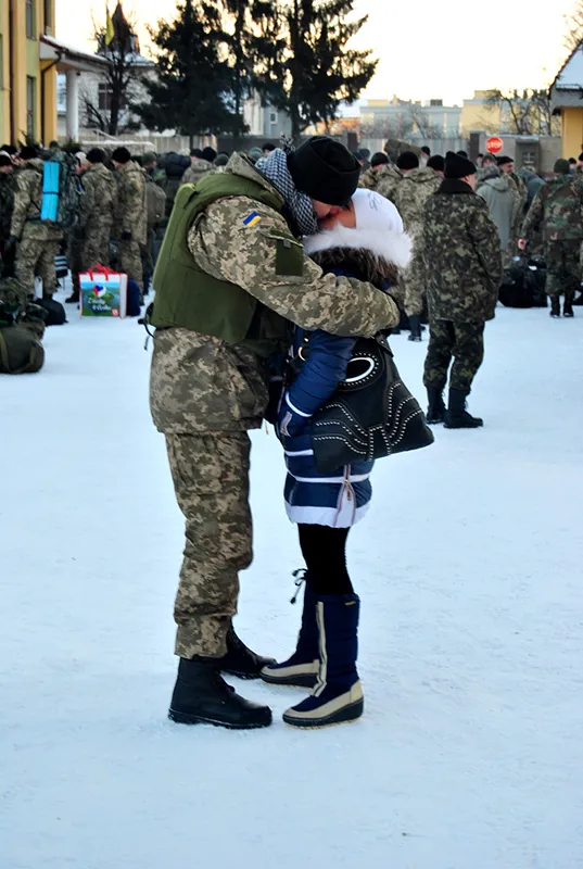 Зі Львова в зону АТО вирушили понад 400 десантників (Фоторепортаж) — фото 3