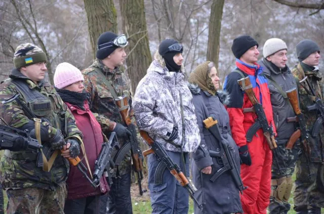 На Львівщині навіть бабусі проходять курс військової підготовки (Фото) — фото 1