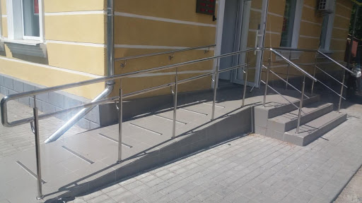 Пандус у адміністративної будівлі