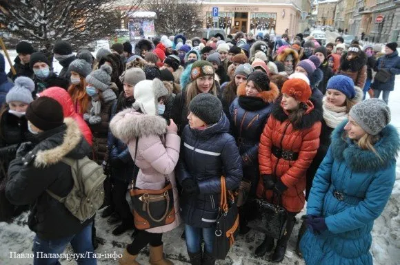 Сотня львівських студентів пікетувала обласну прокуратуру — фото 2