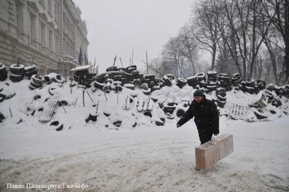 Львівська ОДА за барикадами (Фоторепортаж) — фото 6
