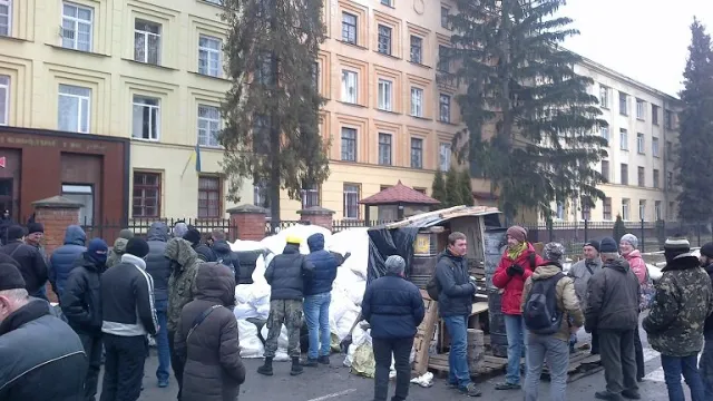 У Львові блокують внутрішні війська (Фоторепортаж) — фото 3