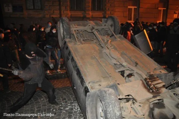 Галицький райвідділ міліції на вул. Мартовича у Львові захоплено (Фоторепортаж) — фото 6