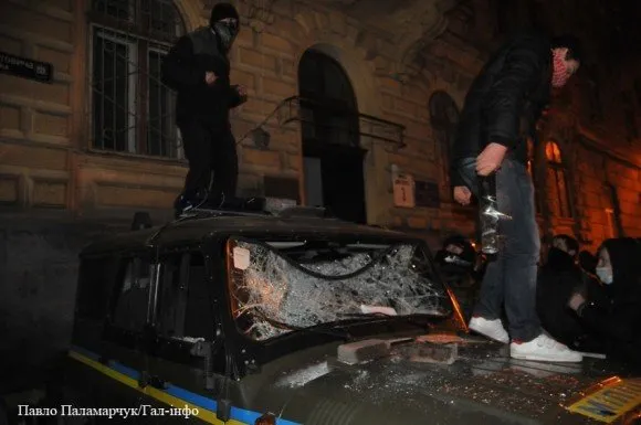 Галицький райвідділ міліції на вул. Мартовича у Львові захоплено (Фоторепортаж) — фото 8