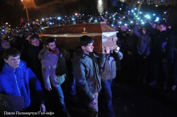 Львівський Євромайдан прощався із загиблими Героями (Фоторепортаж) — фото 2