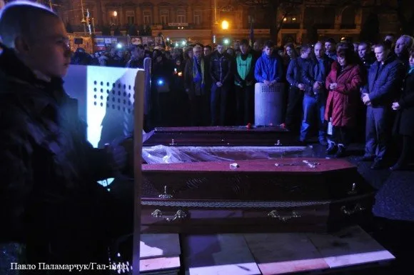 Львівський Євромайдан прощався із загиблими Героями (Фоторепортаж) — фото 4