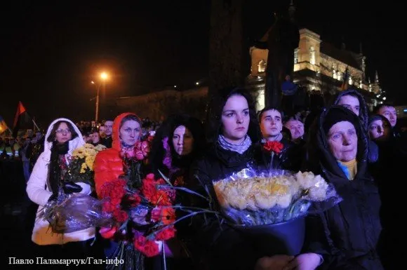 Львівський Євромайдан прощався із загиблими Героями (Фоторепортаж) — фото 5