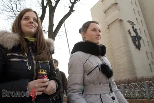 Львівські студенти вшанували пам'ять Небесної сотні тихою ходою (Фоторепортаж) — фото 3