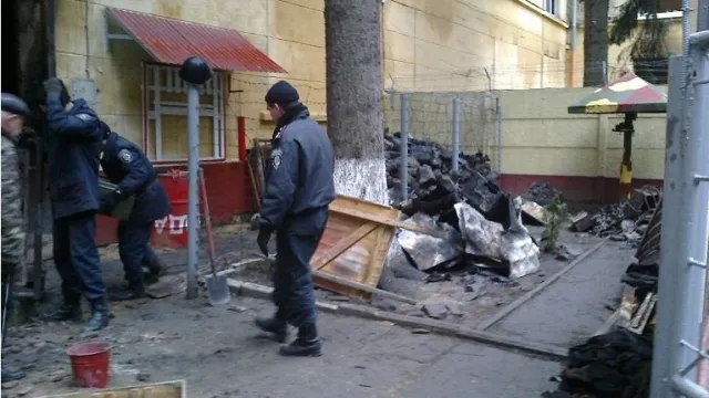 Через пожежу у частині внутрішніх військ, 3000 одиниць зброї, стали непридатними для використання — фото 1
