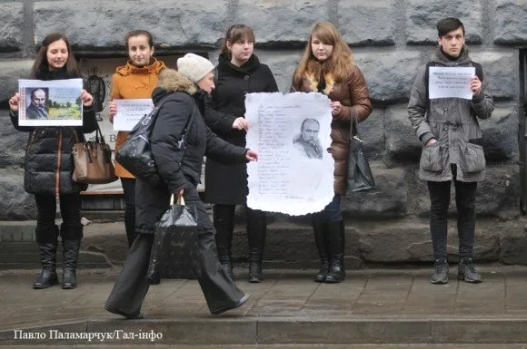 Живий ланцюг з нагоди вшанування 200-річчя з дня народження Т.Шевченка (Фоторепортаж) — фото 7