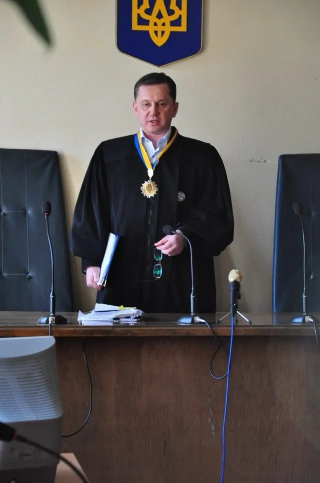 Районний суд відпустив на волю міліціонерів, яких звинувачують у катуванні людей (Фоторепортаж) — фото 2
