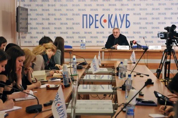 Прес-конференція «Правого сектору» відбулась під охороною (Фоторепортаж) — фото 2