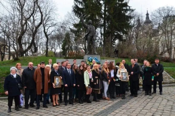Львів вшанував пам'ять В’ячеслава Чорновола — фото 1
