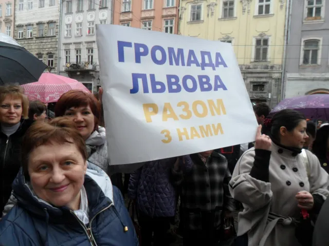 У Львові пікетували понад сто працівників комунальних стоматологічних поліклінік (Фоторепортаж) + (Відео) — фото 3