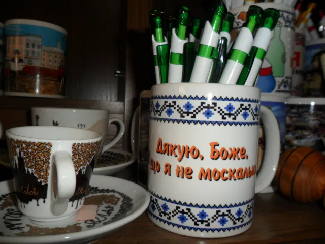 У центрі Львова з'явились футболки з написом: «ПТН ПНХ», «Путін, kiss май ЄС» (Фоторепортаж) + (Відео) — фото 5