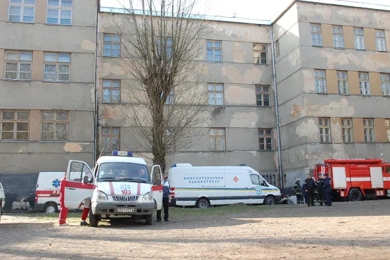 Міліція не знайшла вибухівки в школі № 27 — фото 1