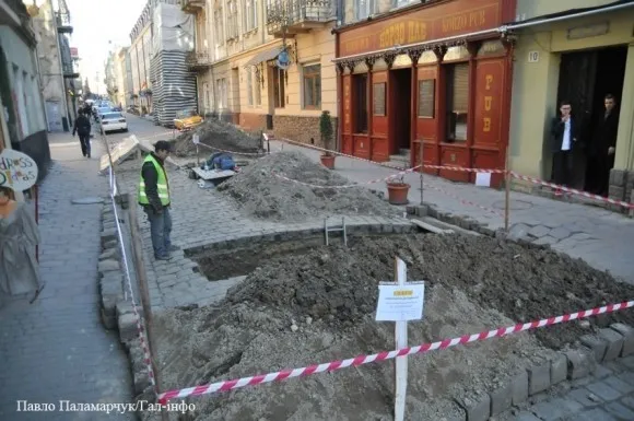 Львівські археологи виявили залишки Високого муру (Фоторепортаж) — фото 5